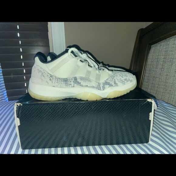 jordan 11 low snake light bone - Picture 3 of 6